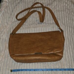 Thirty-One Day By Day Crossbody In Caramel Distressed Pebble